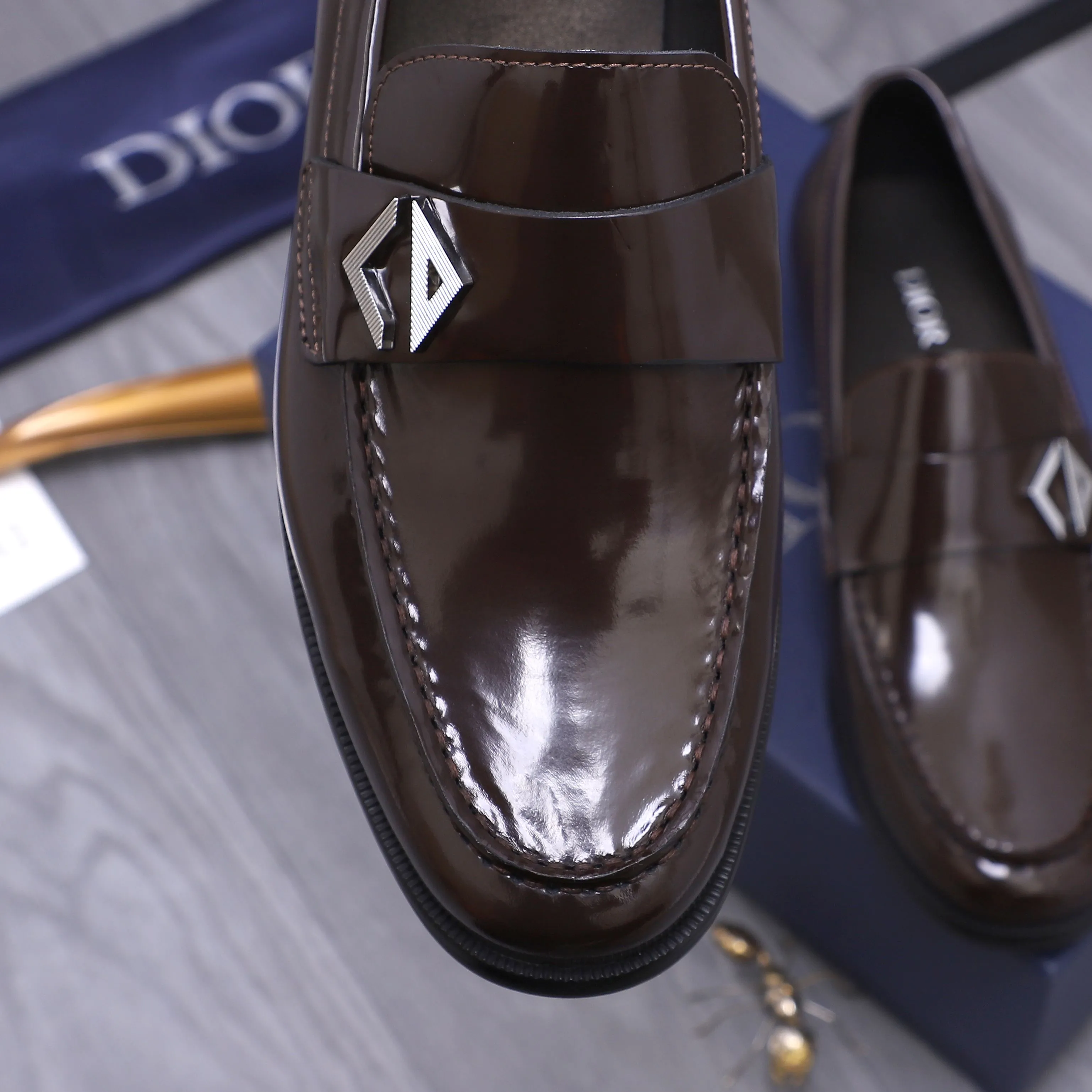 Men's shoes 💰580 Product trademark: Dior "Dior" formal business leather shoes Regular size: 39-45 (45 is custom-made and non-returnable) Product materials: Selected pearlescent cowhide upper, cowhide lining, original outsole